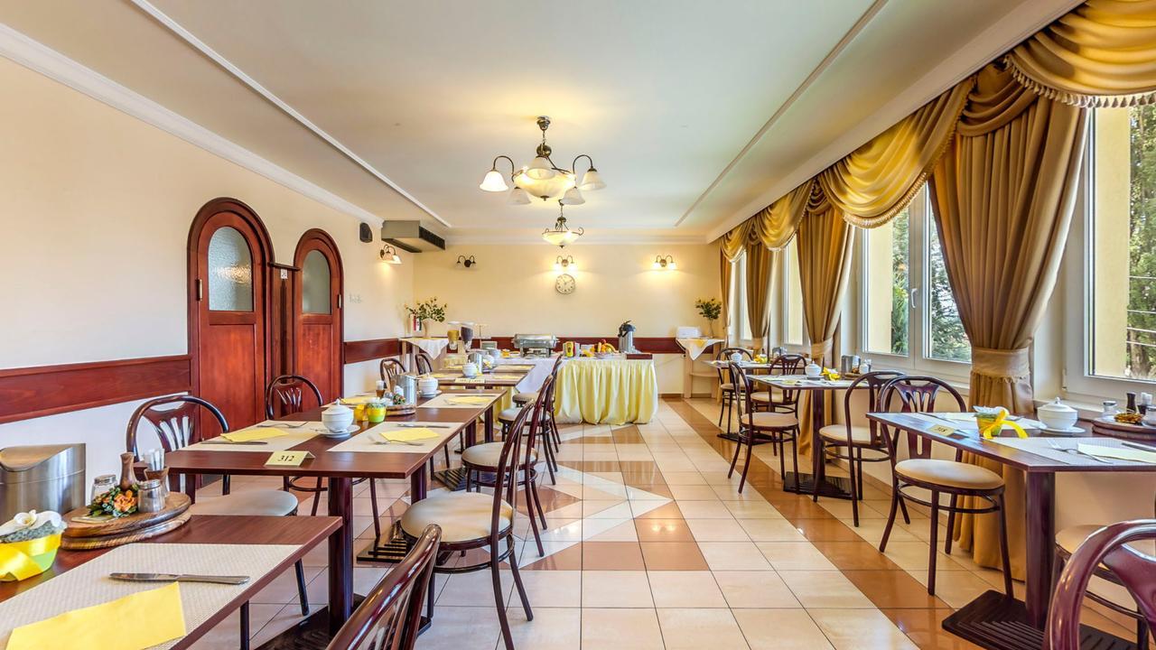 Kolibri Hotel Miskolc Exterior photo
