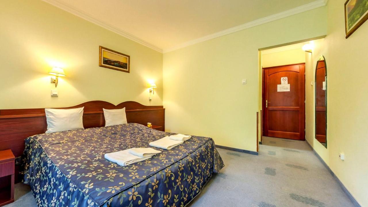 Kolibri Hotel Miskolc Exterior photo